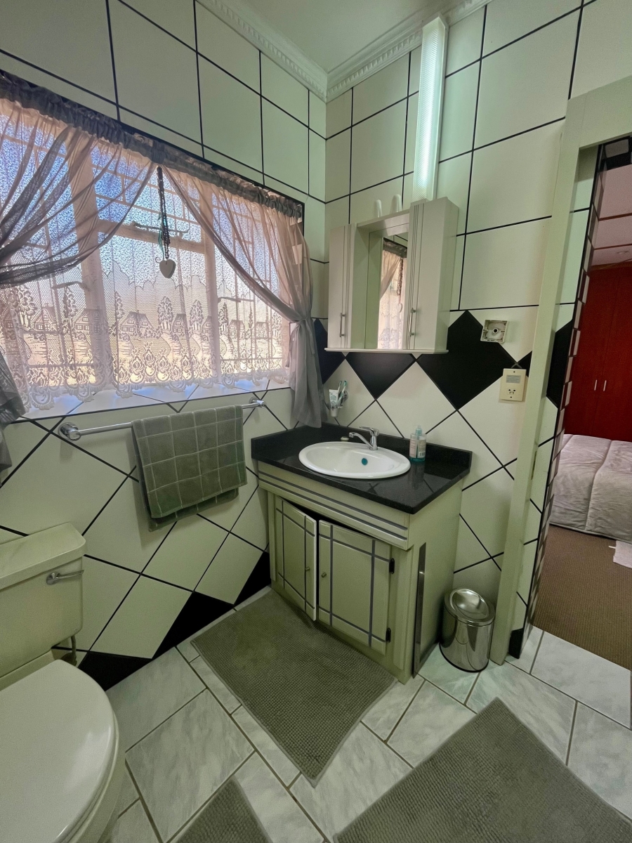 4 Bedroom Property for Sale in Wilkoppies North West